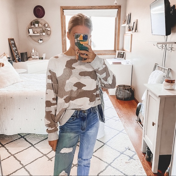 aerie Tops - Aerie camo crewneck top M